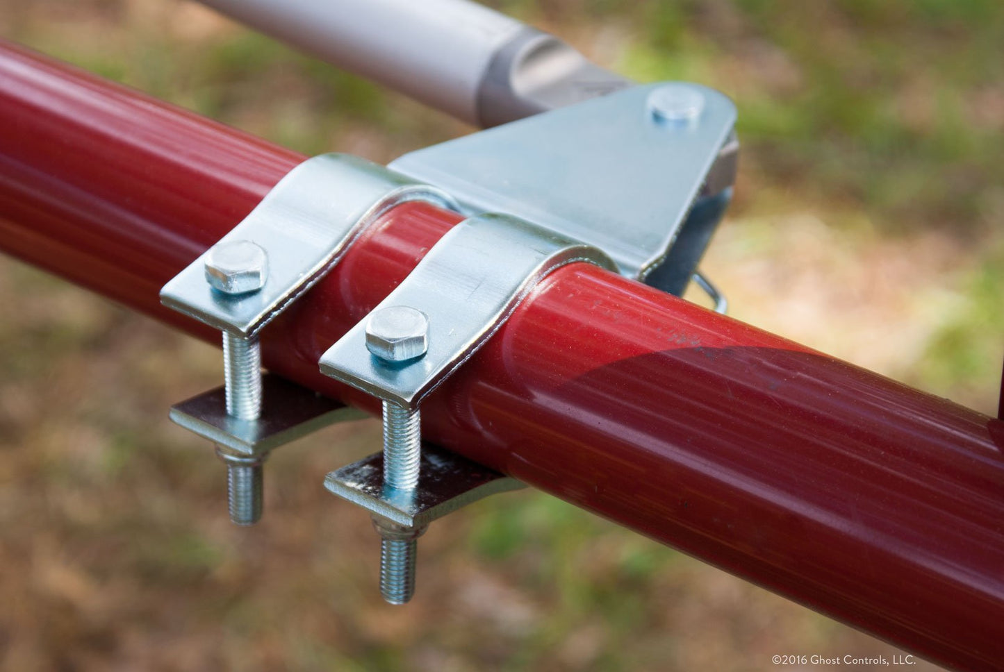 GC GHOST CONTROLS Solar Heavy-Duty Automatic Gate Opener Kit for Driveway Swing Gates with Long-Range Solar Gate Opener Remote - Model TSS1XP