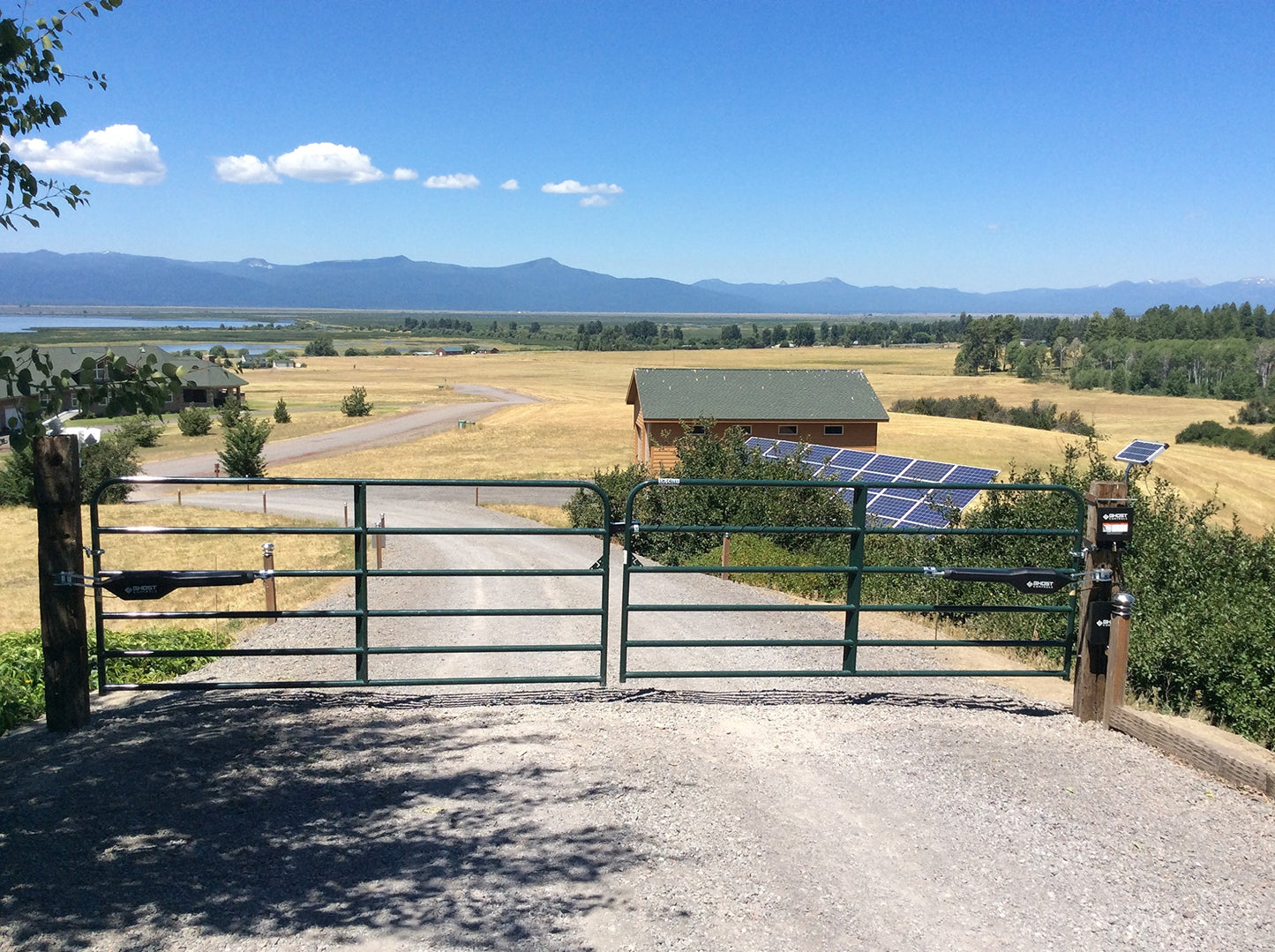 GC GHOST CONTROLS Solar Heavy-Duty Automatic Gate Opener Kit for Driveway Swing Gates with Long-Range Solar Gate Opener Remote - Model TSS1XP