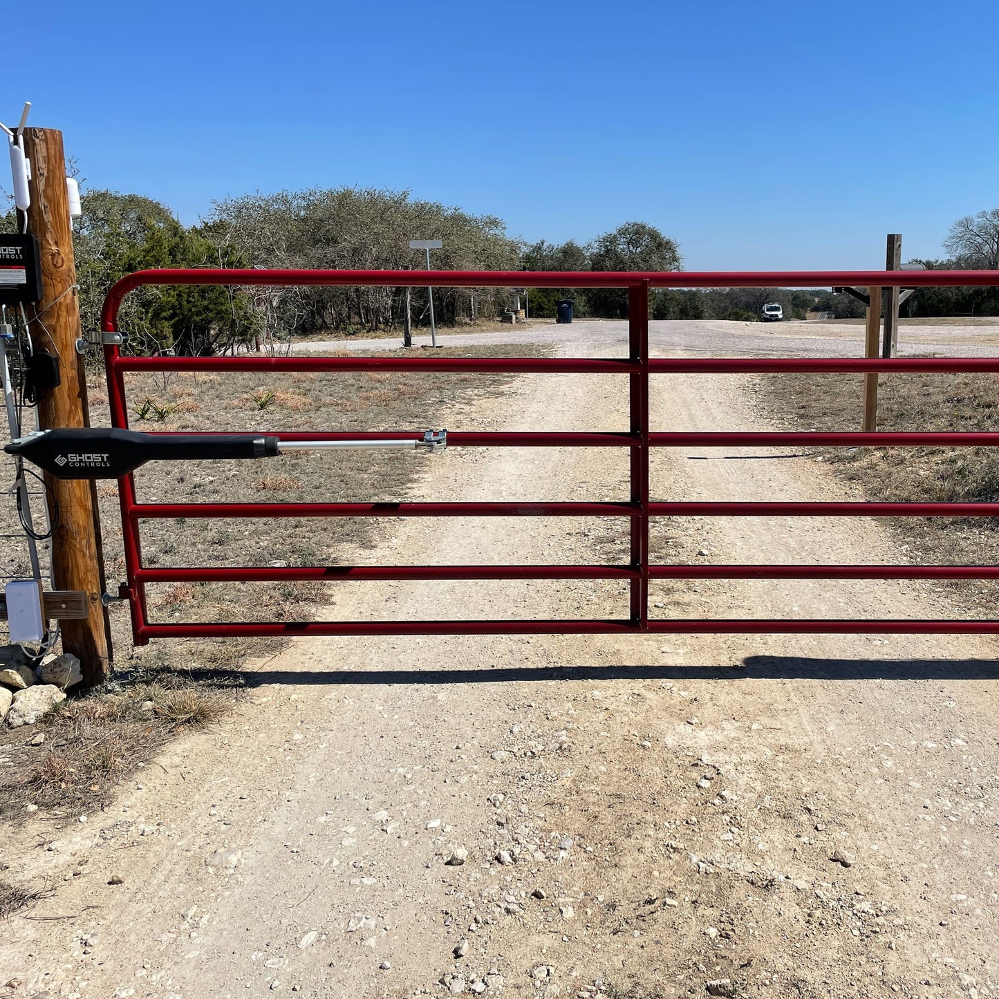 GC GHOST CONTROLS Solar Heavy-Duty Automatic Gate Opener Kit for Driveway Swing Gates with Long-Range Solar Gate Opener Remote - Model TSS1XP